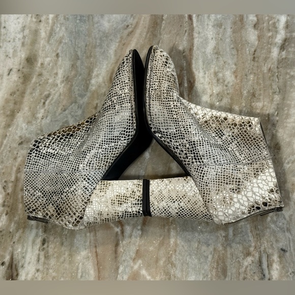 Women’s DIBA TRUE Pay Phone Snakeskin leather booties- Size 9.5 - Picture 5 of 12